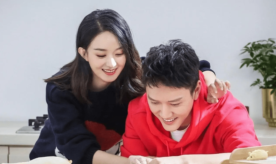 林更新大方牵手赵丽颖，冯绍峰微妙回避，星光大赏上的一幕