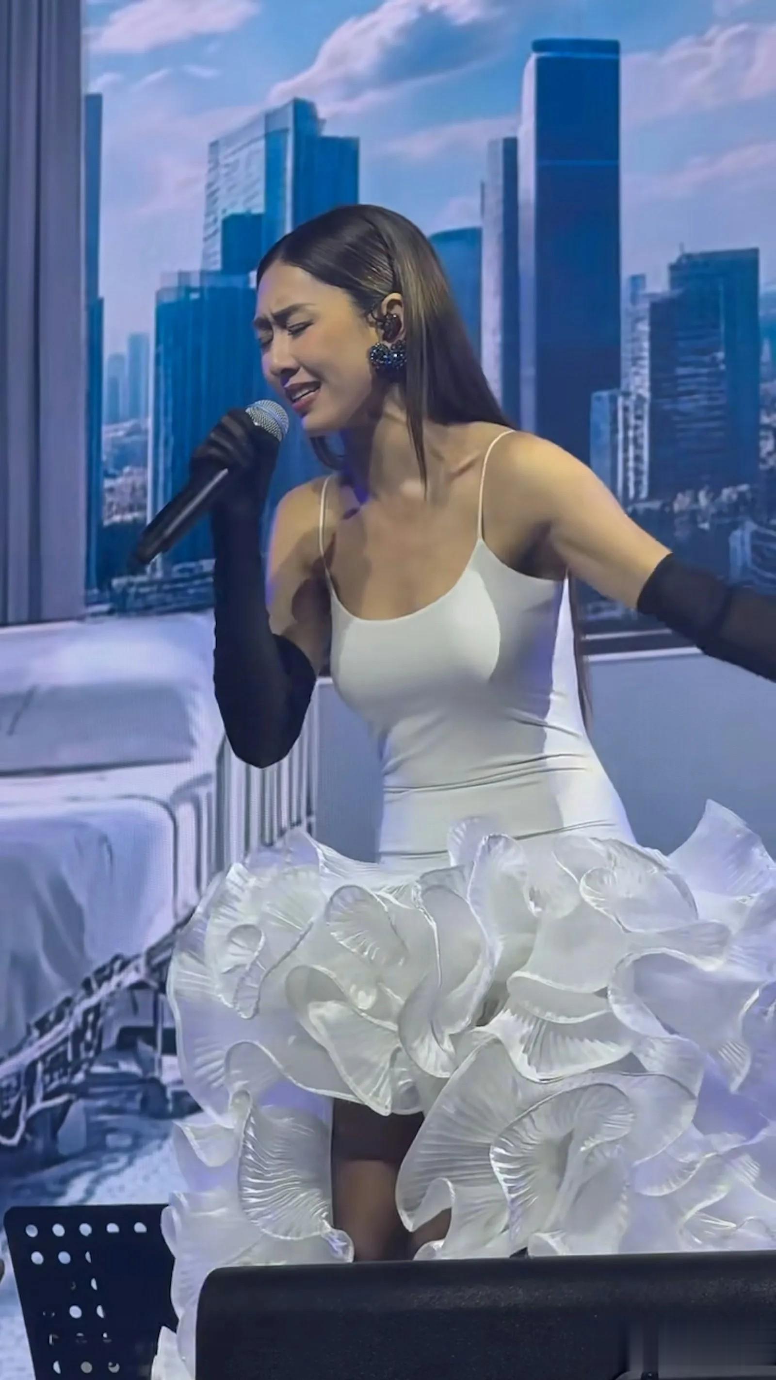 TVB两届视后竟两年没剧拍 要开低价演唱会自降身价捞人气？