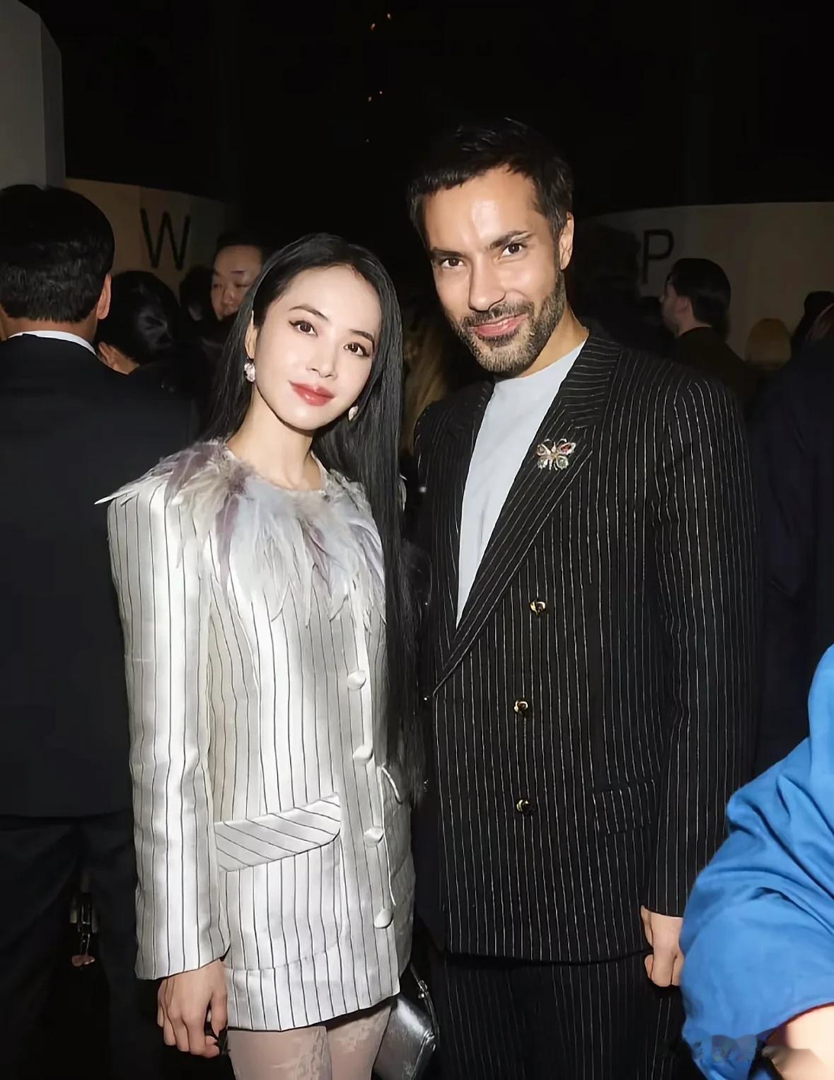 巴黎街头撞见蔡依林，真人居然这么娇小，感觉一米六都不到