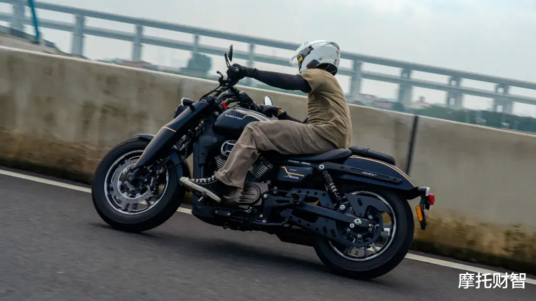 好骑不震+强劲低扭—19999元闪400动态测评