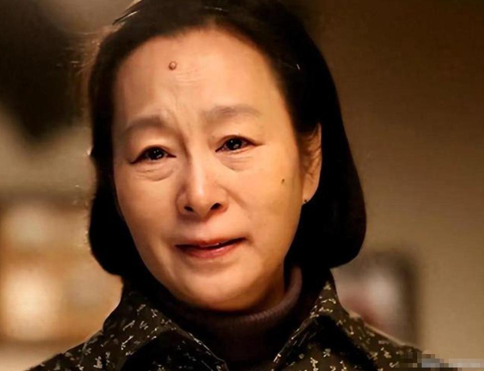 我们被奚美娟骗了！\偏轨\的另有其人,她的儿子至今不知父亲是谁