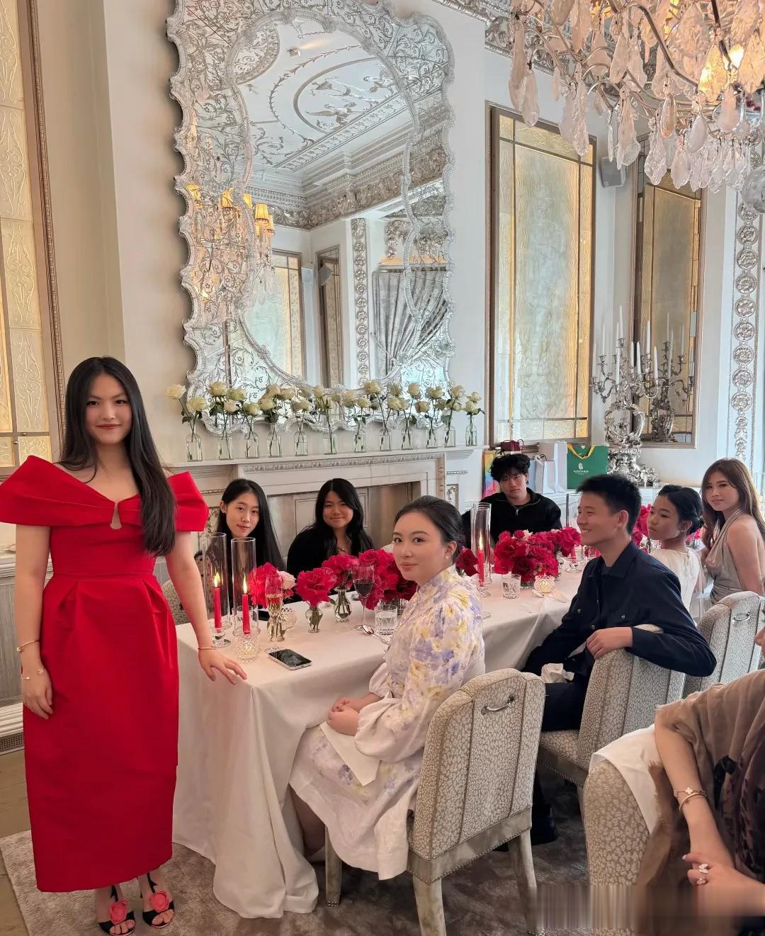 王诗龄16岁生日,李湘王岳伦合体给她庆祝,就连蛋糕都是粉色城堡