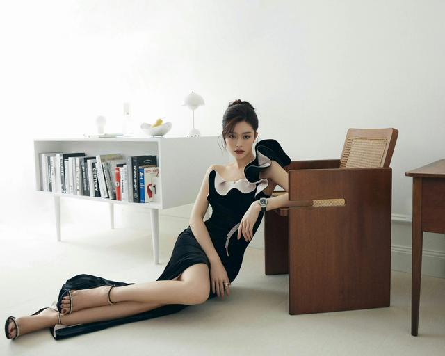 文咏珊黑色礼服，网友：这大长腿，一个字，绝