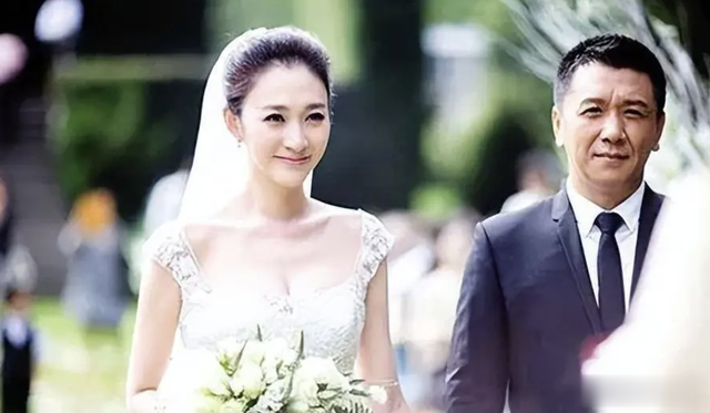 女演员与他同居5年，将美好的年华都给了他，他却转头娶了闺蜜