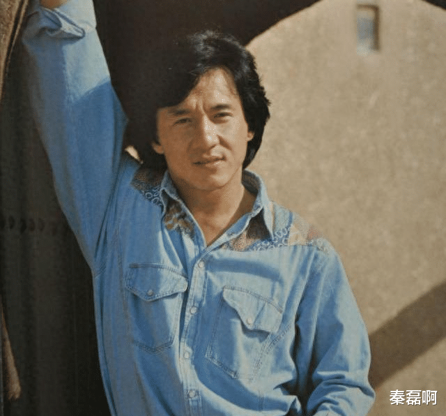 ?北京这夜被“挤到靠边站”的成龙，也让人见识了娱乐圈的人情冷暖