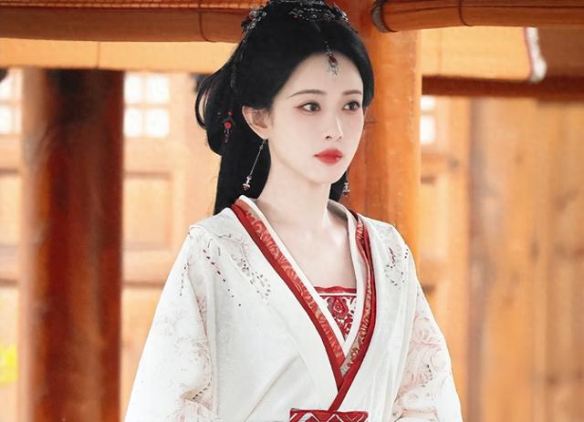 无缝进组,一连3部大女主戏,她要就此飞升, 拿下95花TOP?