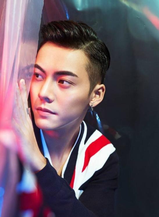 陈伟霆何穗隐婚风波升级!蛛丝马迹被扒,女方2014年已结过一次婚