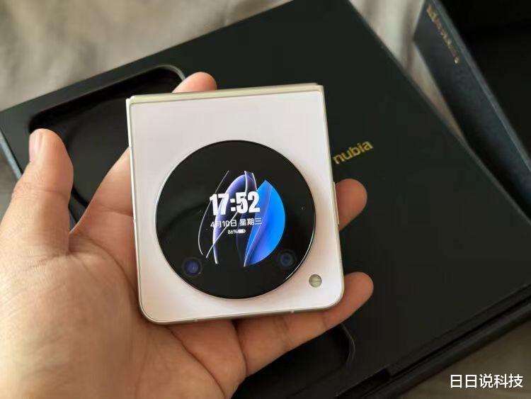 這手機廠商“瘋了”，折疊屏賣到一千多元！