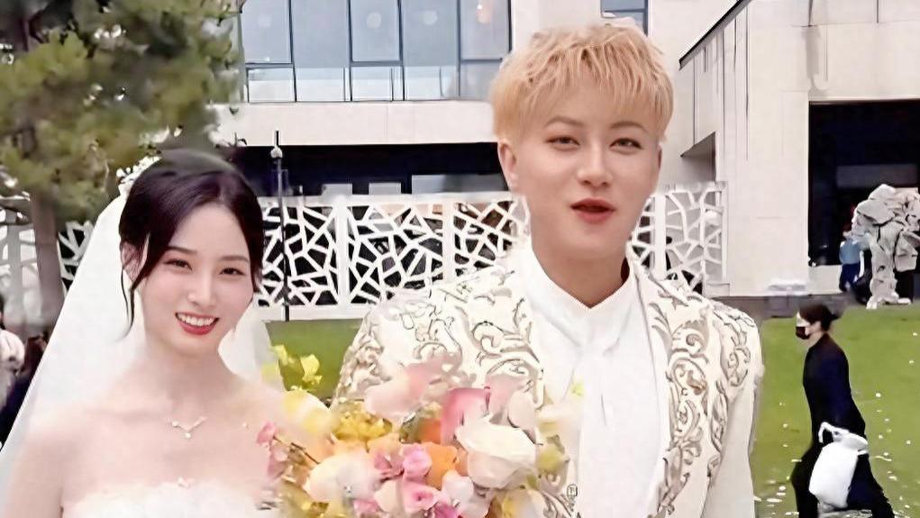 不愧是黄子韬！礼服好中二少年，真抛了西兰花，刘些宁哭着送祝福