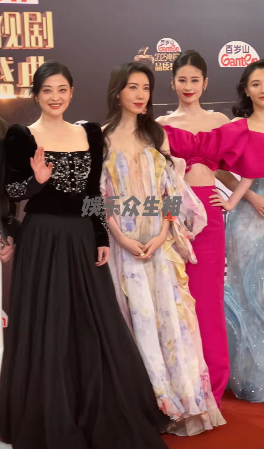 小时候嫌她五大三粗,配不上刘恺威,现在才知她在美人堆里都出挑