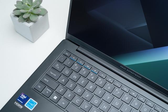 商務需求全面升級的AI輕薄本：華碩破曉6S幻金版首發測評