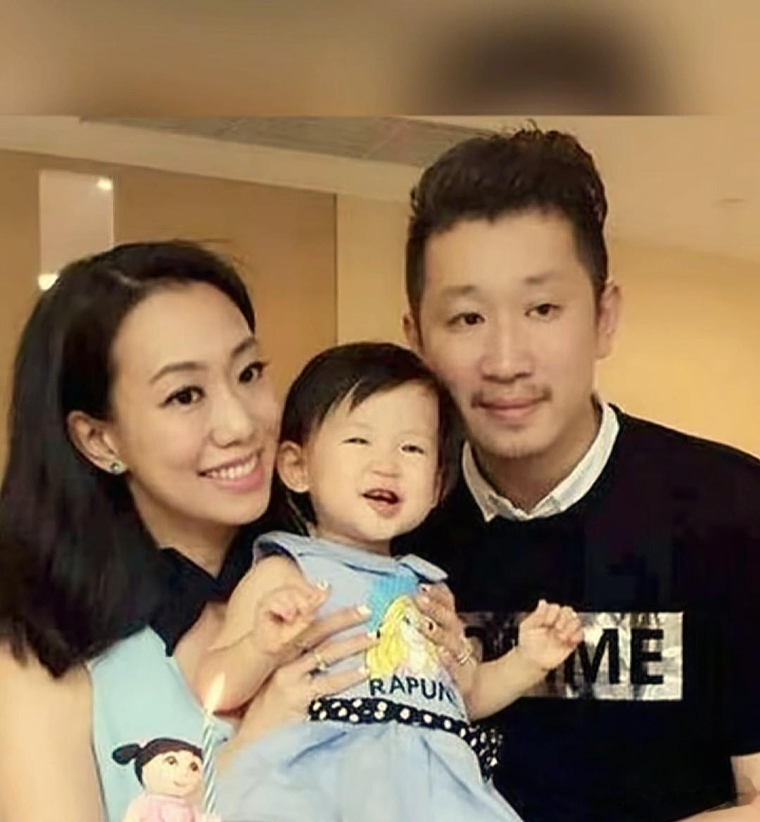 从“孔慈”到豪门阔太!吴辰君47岁美艳现身阿联酋,老公背景显赫