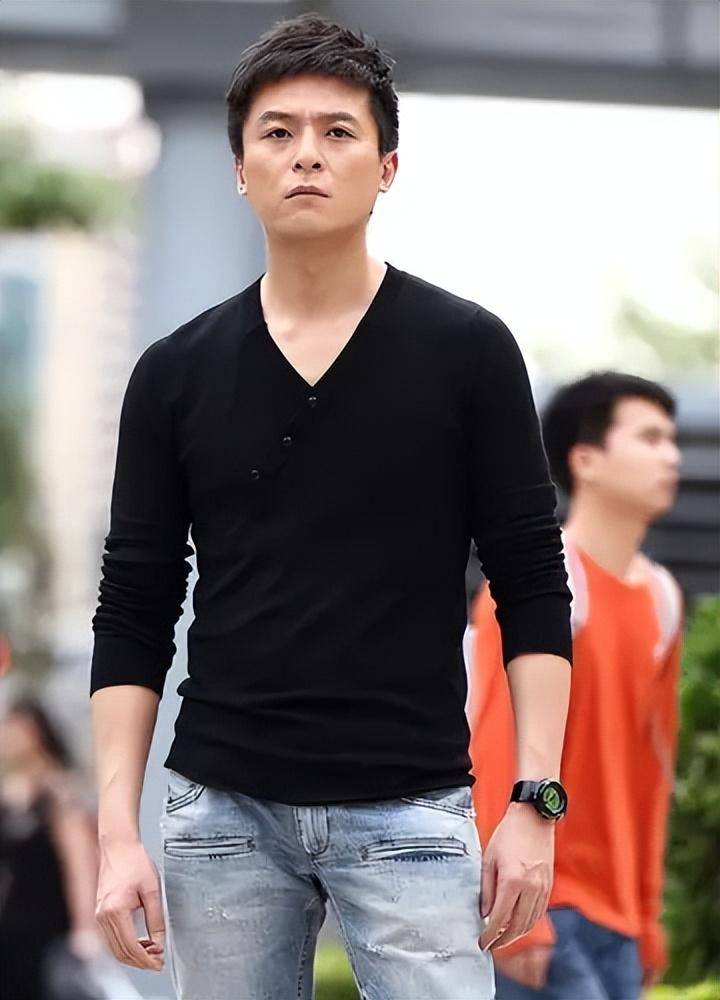 如果不是亲妈捣乱，他20多年前就能让汤唯当妈，哪至于现在还单身