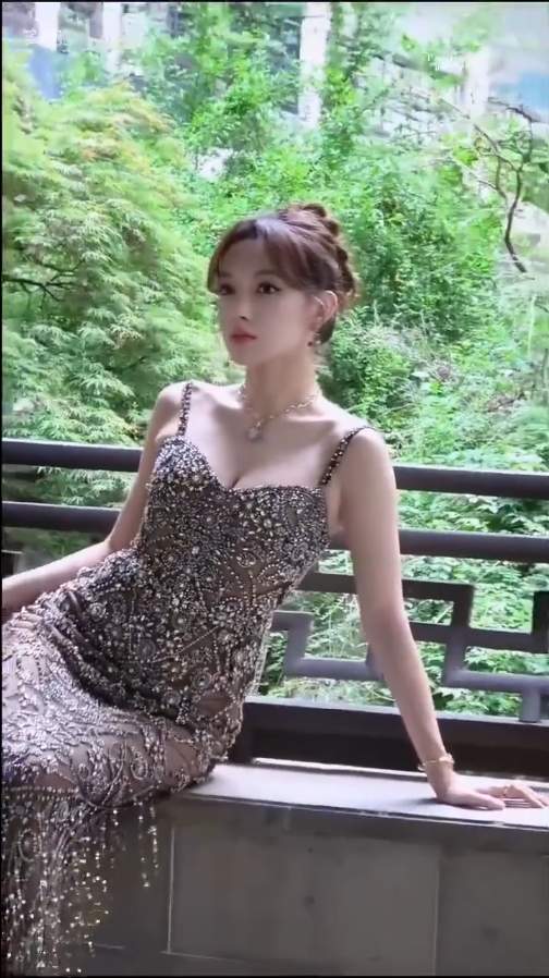 程潇,好身材藏不住,美的优雅大气