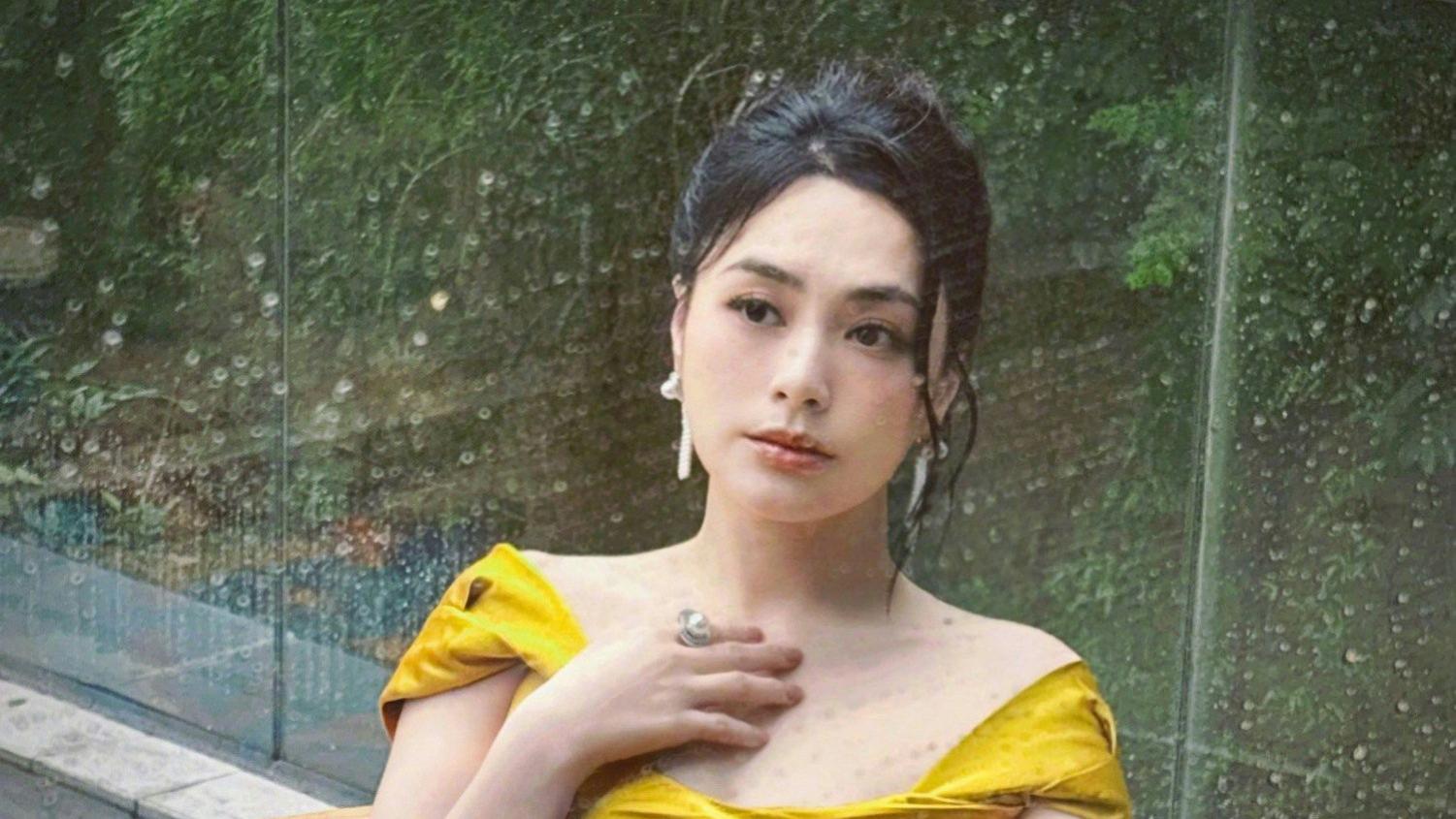 44岁阿娇上海机场提LV包，单身富婆钟欣潼仍想生娃