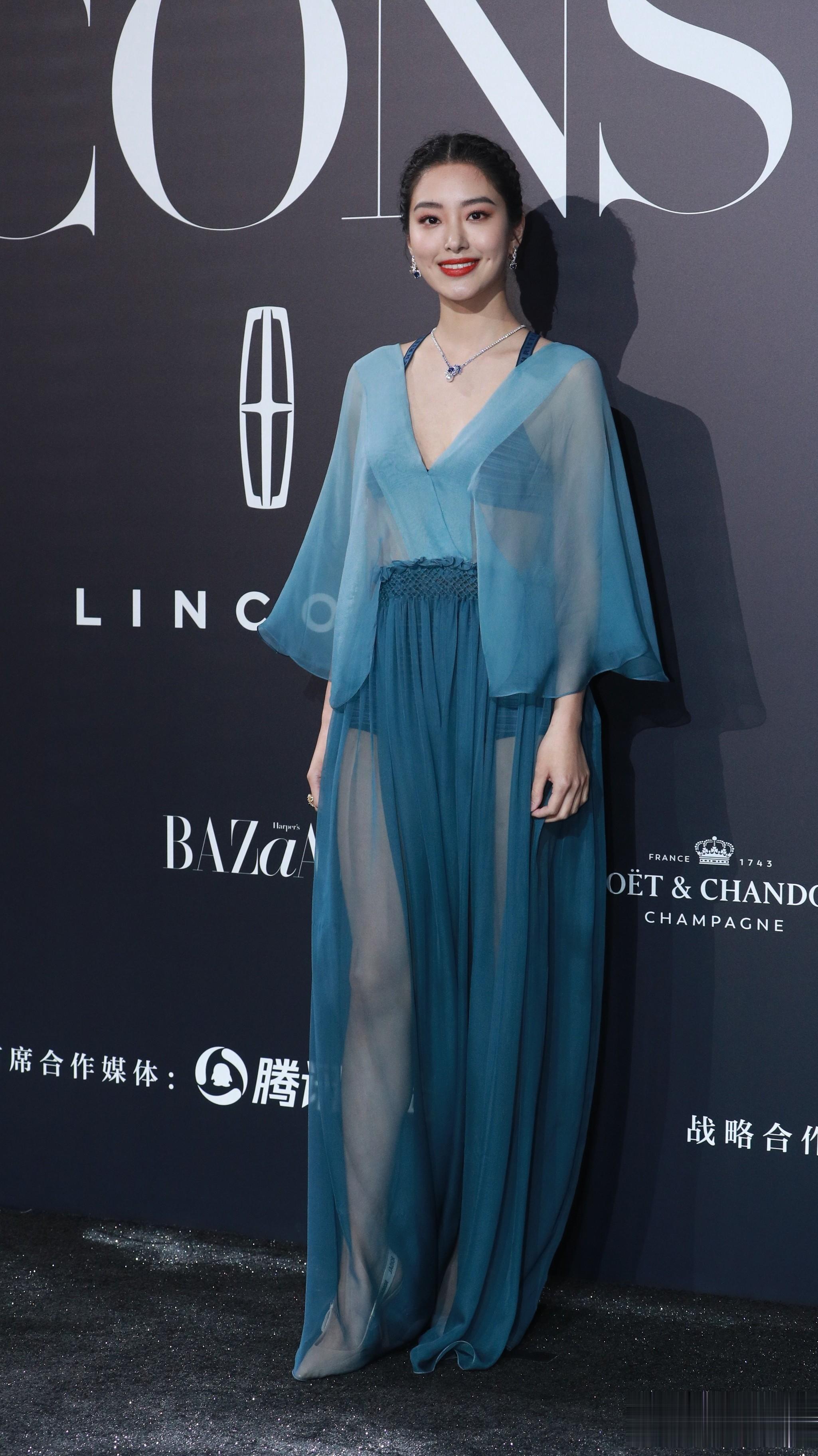 都说杨采钰长得像刘亦菲，怎么没感觉到那像啊！