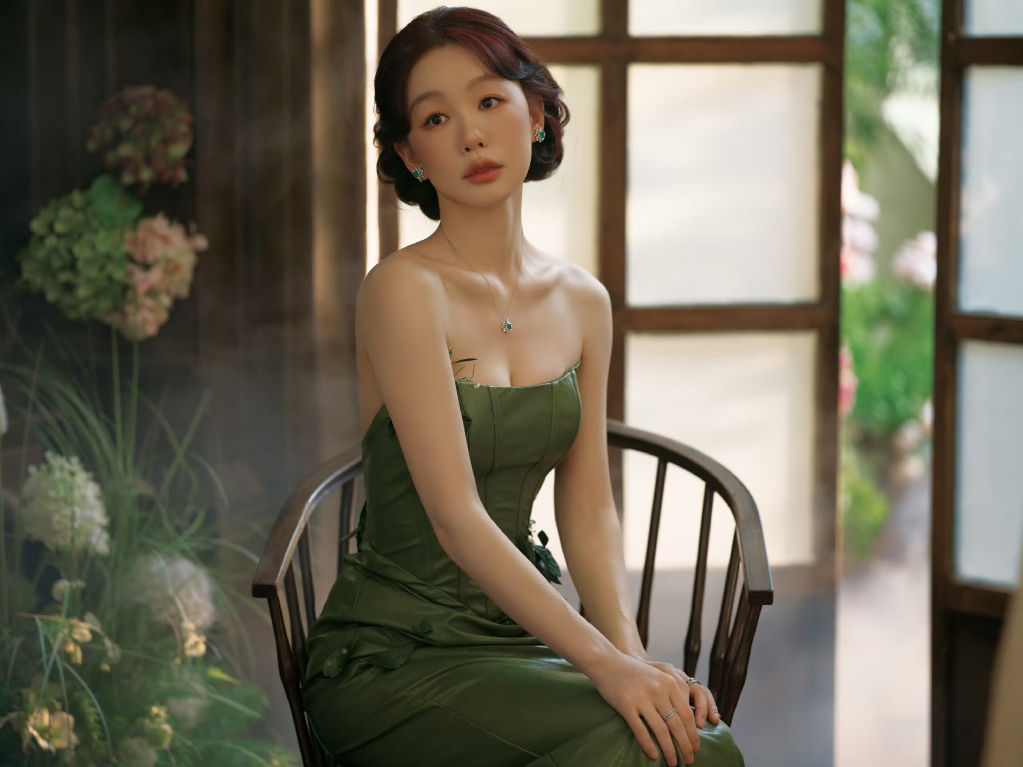 徐梦洁活动造型vs舞台排练照，认真搞事业的样子也太有魅力了吧！