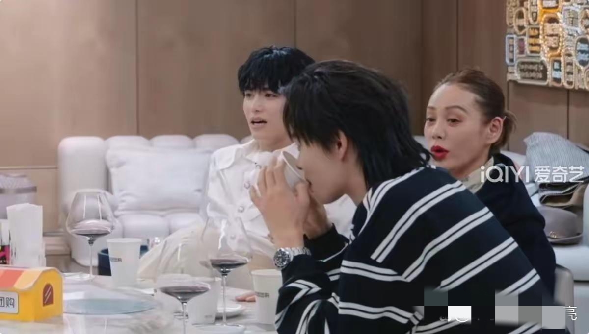 《一路繁花》柯淳聊节目前对繁花团成员印象：姐姐们都很难搞