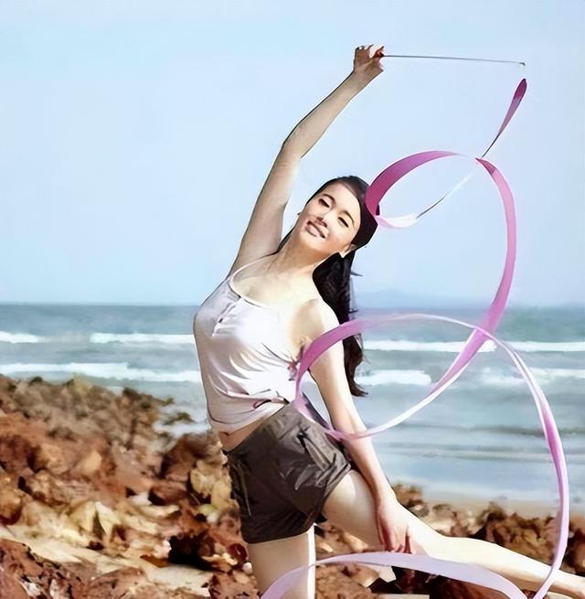 《七根心简》播出,左小青再次和严屹宽合作,这次她终于翻身了