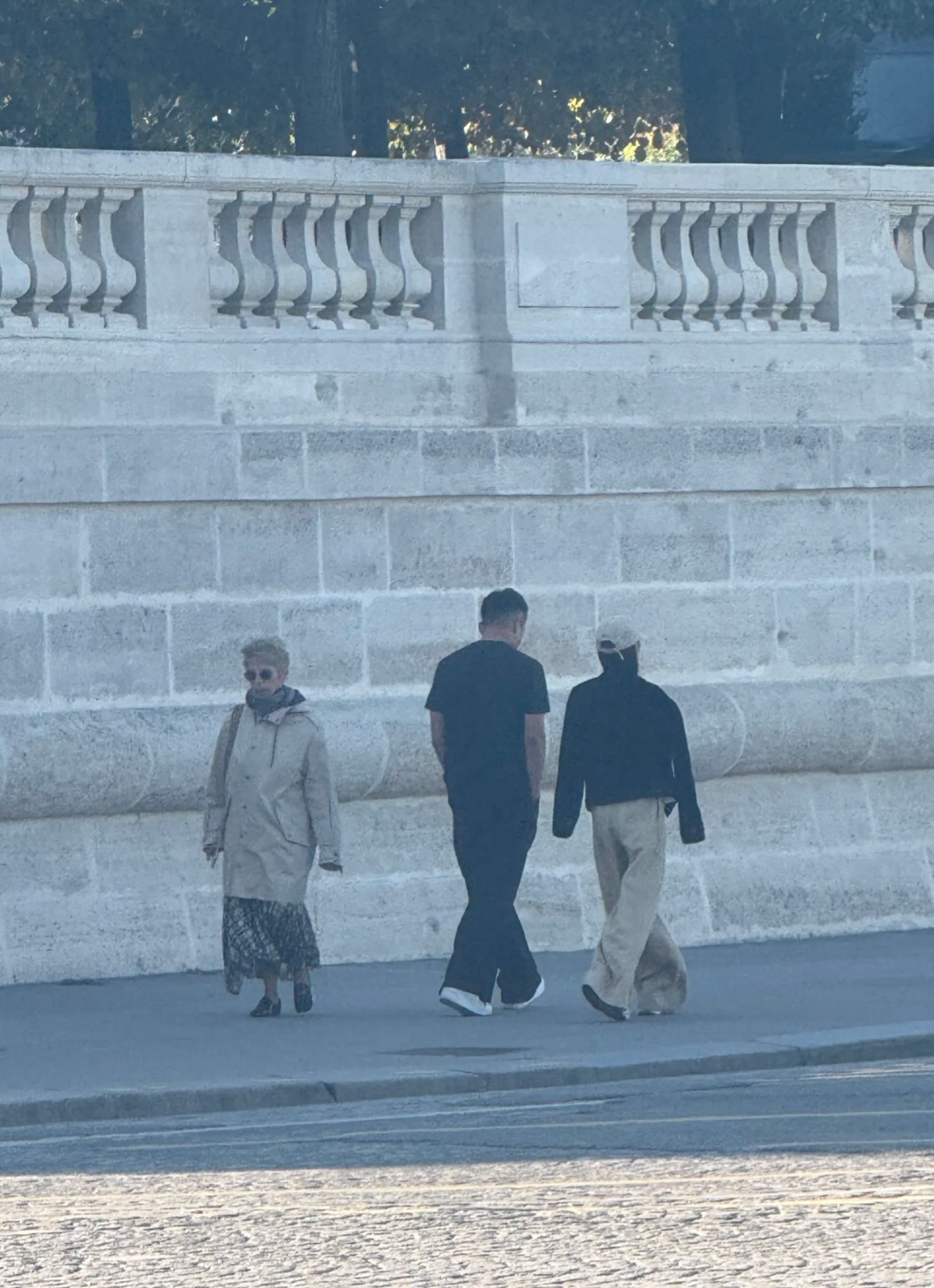 现实版许妍！马筱梅汪小菲在巴黎逛街，男方两个举动甜翻全网