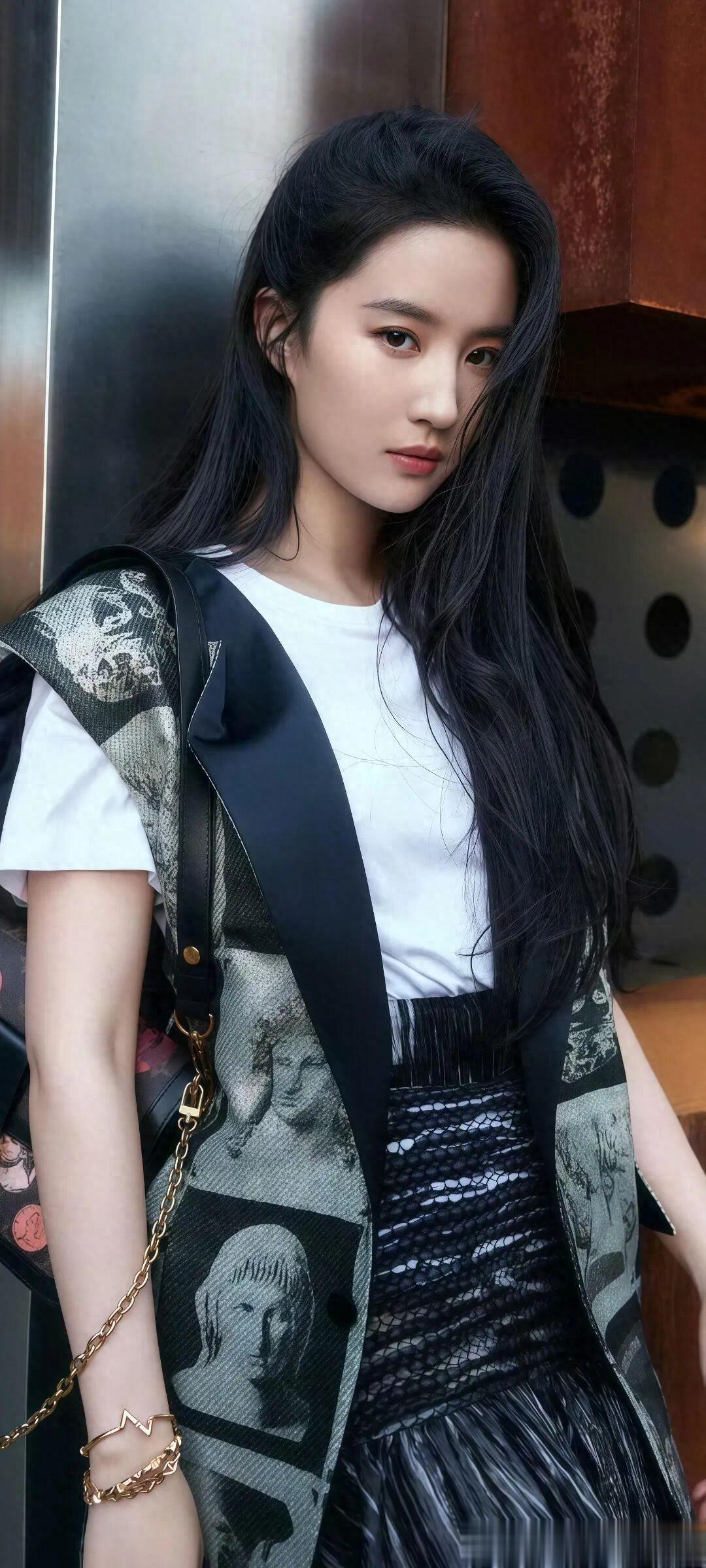 刘亦菲帅气高冷壁纸