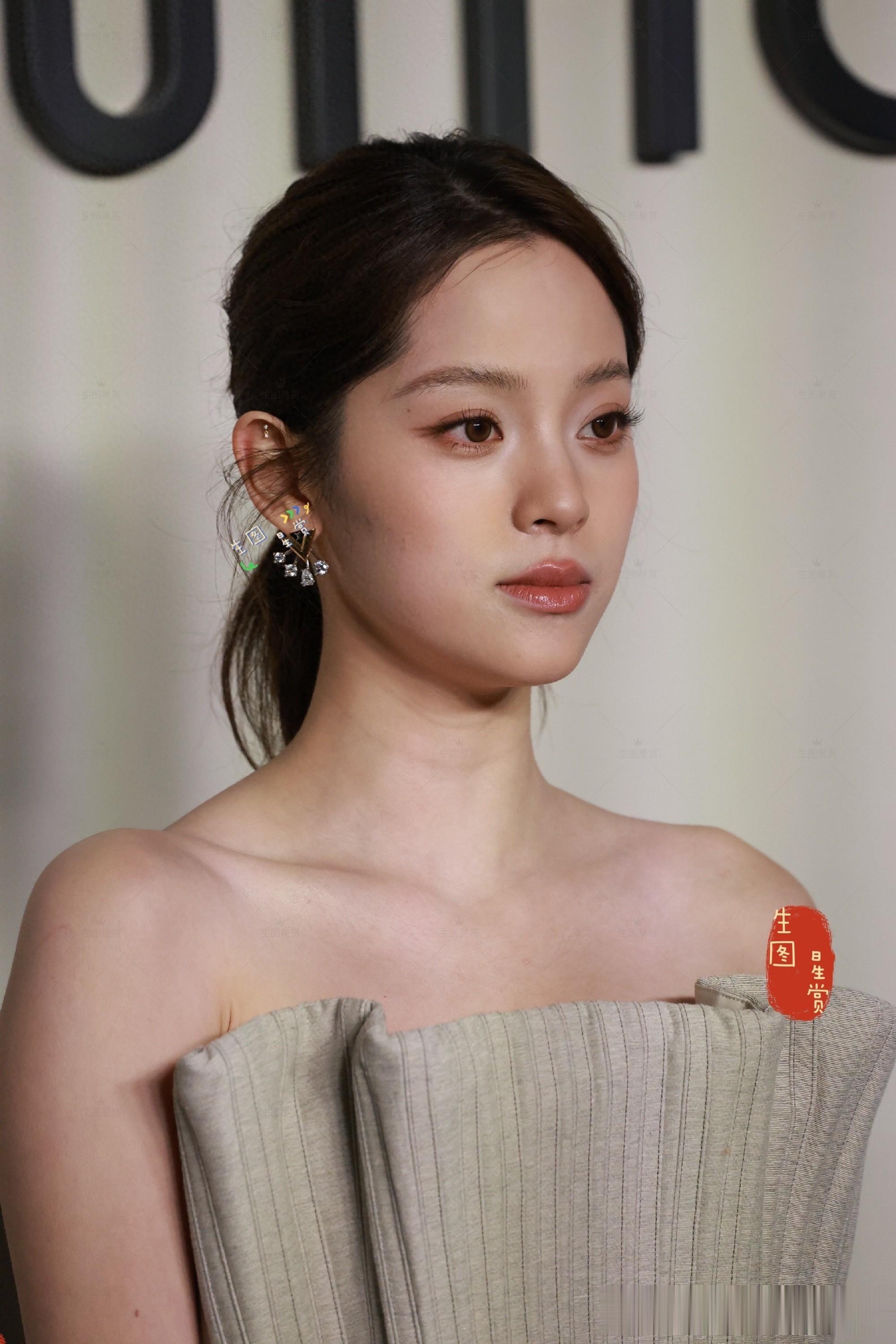 欧阳娜娜LV活动红毯时尚表现力超绝的娜娜