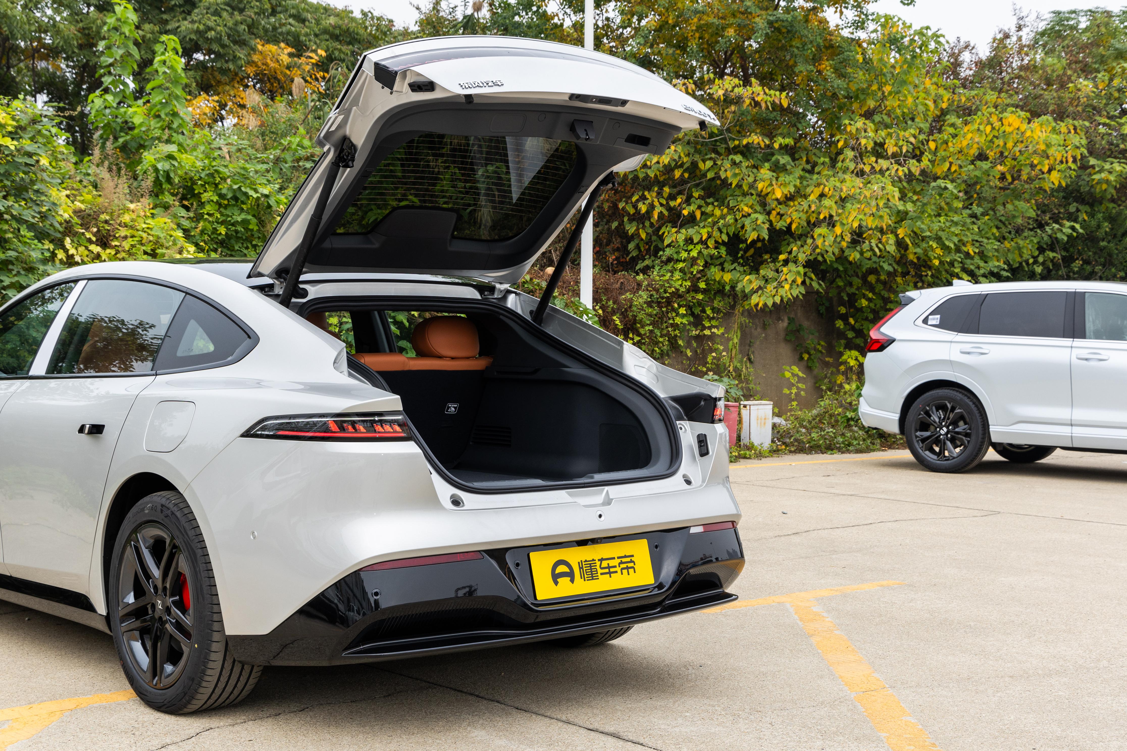 奕派eπ007+定位智美超能轿跑,搭载激光雷达,预售14.99万起