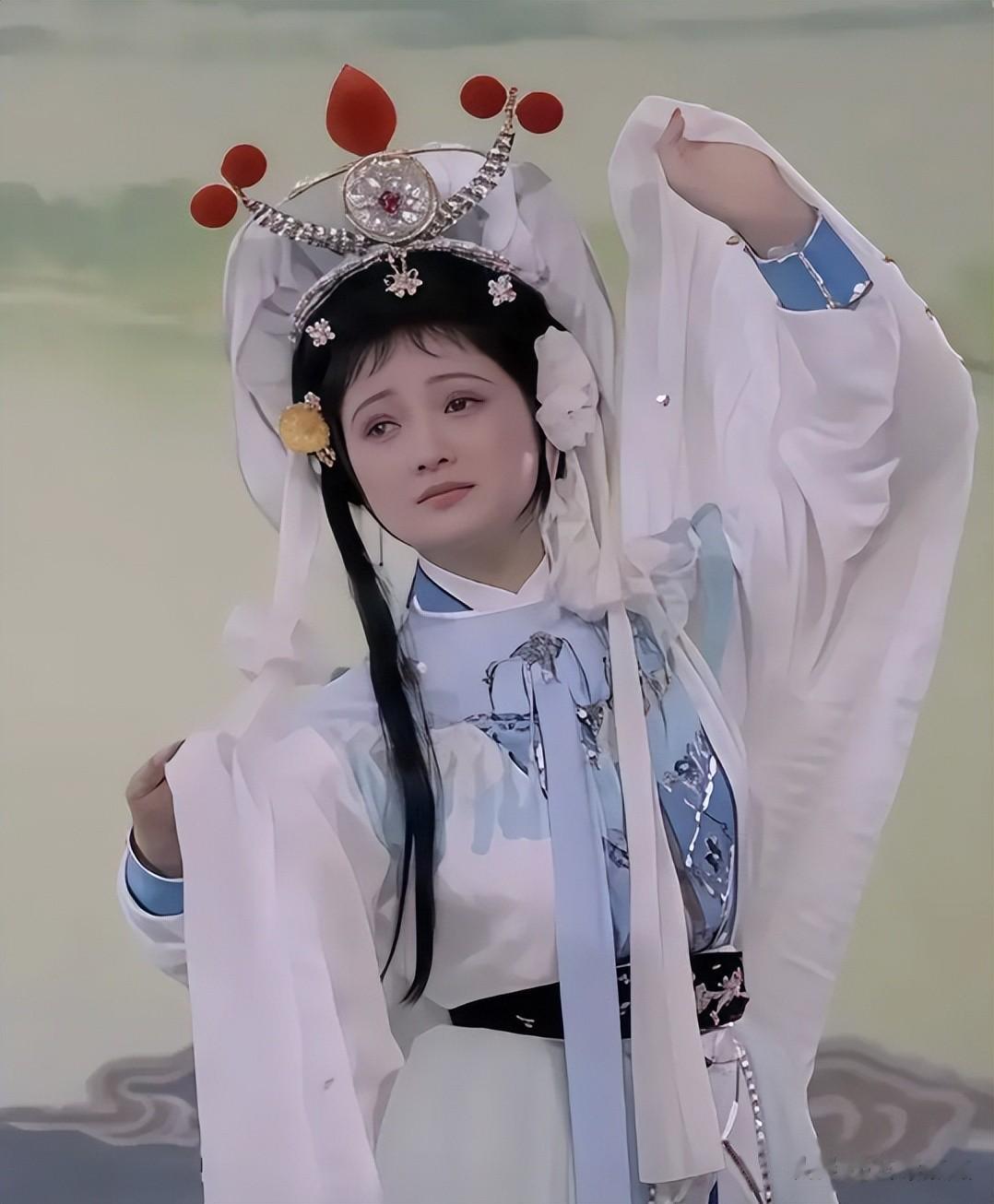 1984年，何晴在这部电影中饰演越剧演员，越剧名家陈书君作配