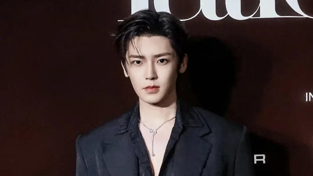 侯明昊Tatler晚宴封神！贵公子人设与少年感的完美碰撞