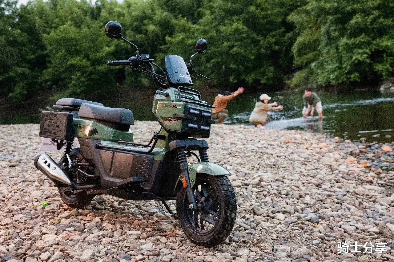 本田系又一款踏板车亮相，搭载esp引擎，售价不会太贵！