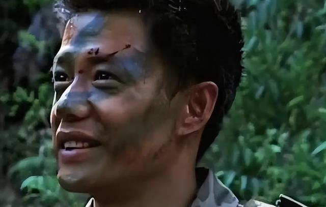 年轻时长得丑,变老后反而帅到掉渣,这四位男星对比太明显