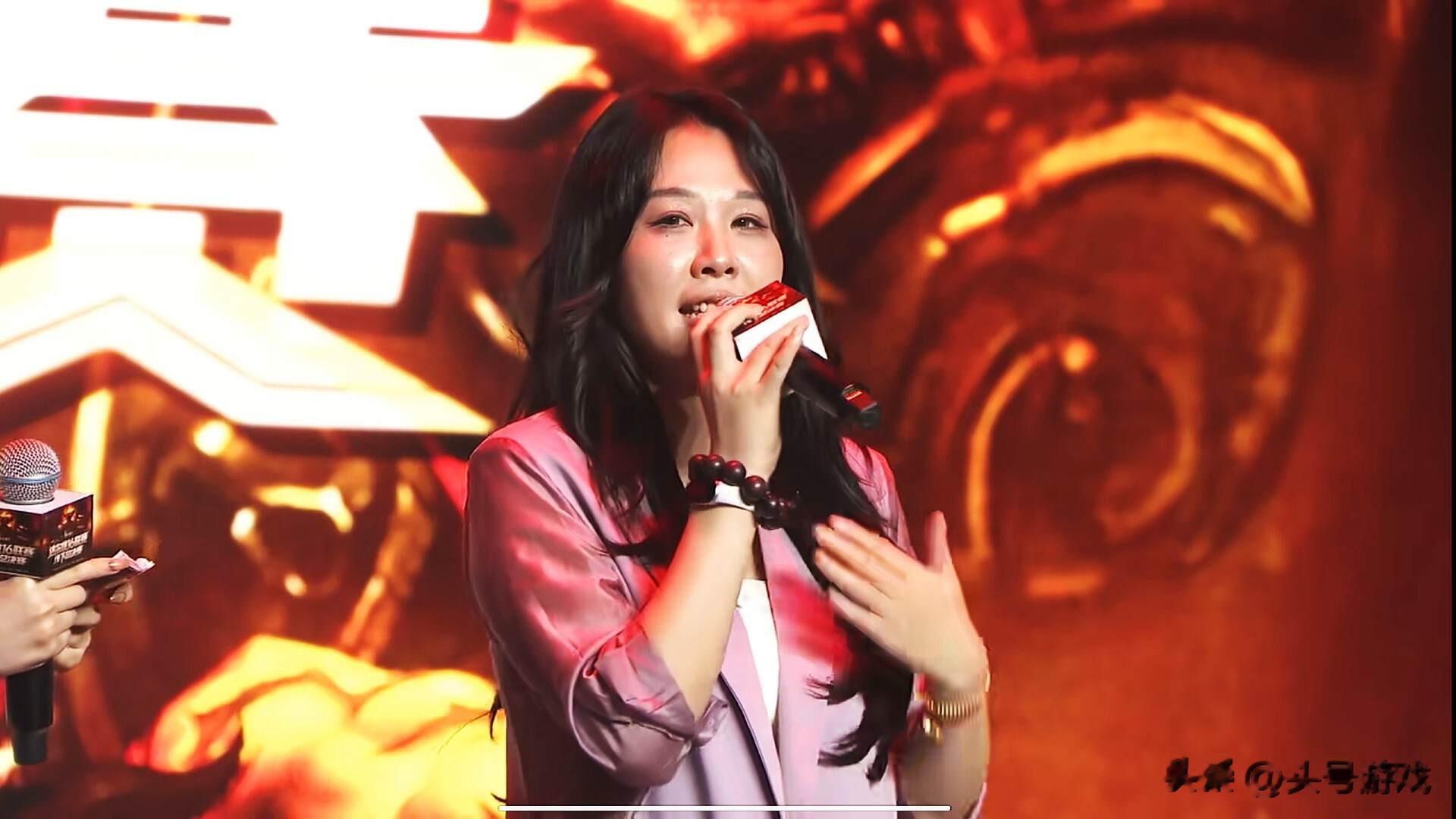 冷冷直播偶遇多年“老友”，现场泪流满面：有些人走着走着就散了