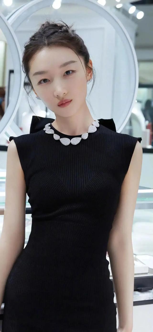 美图欣赏：周冬雨