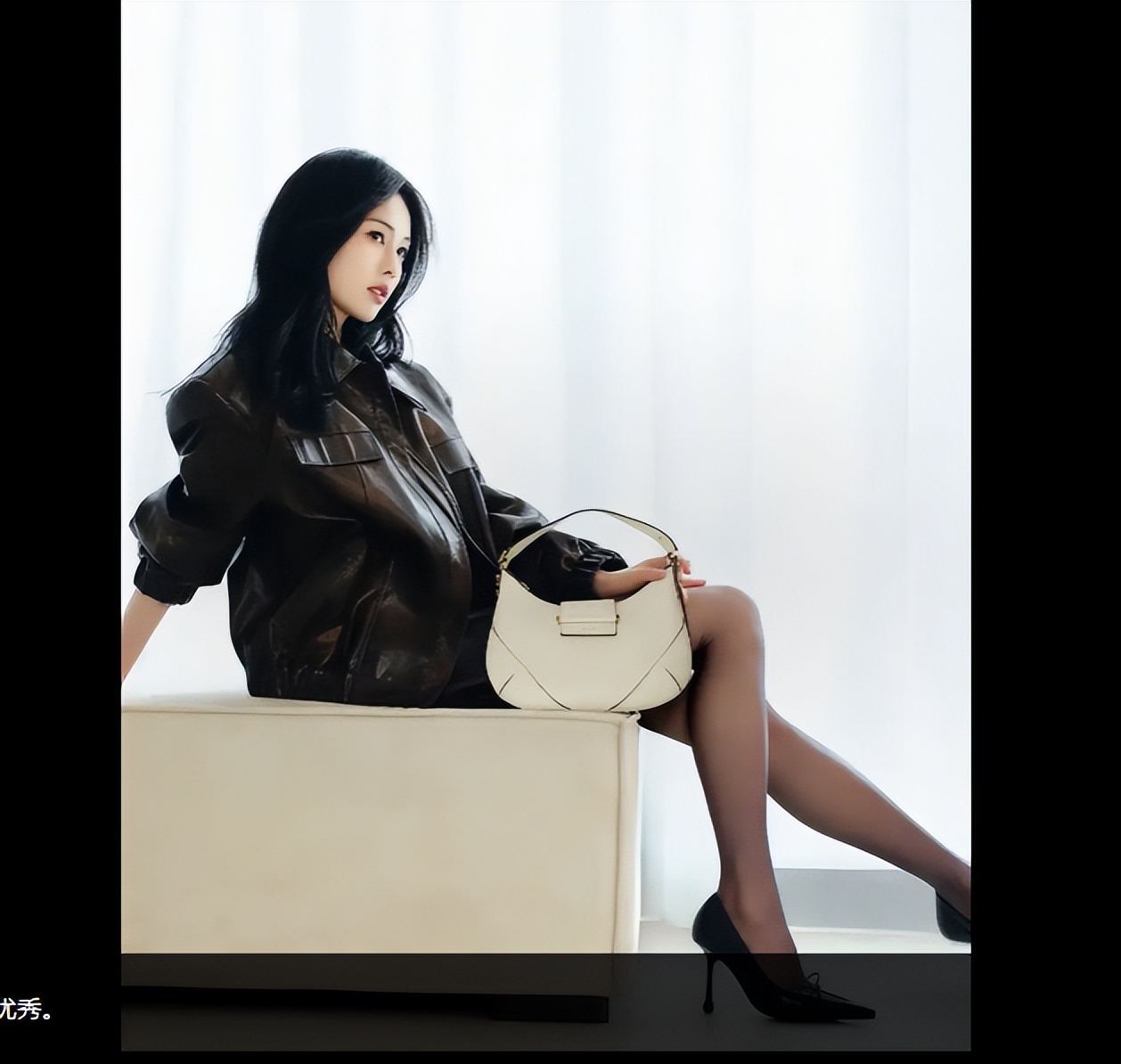 白鹿黑色皮衣， 五官精致，高冷范十足！