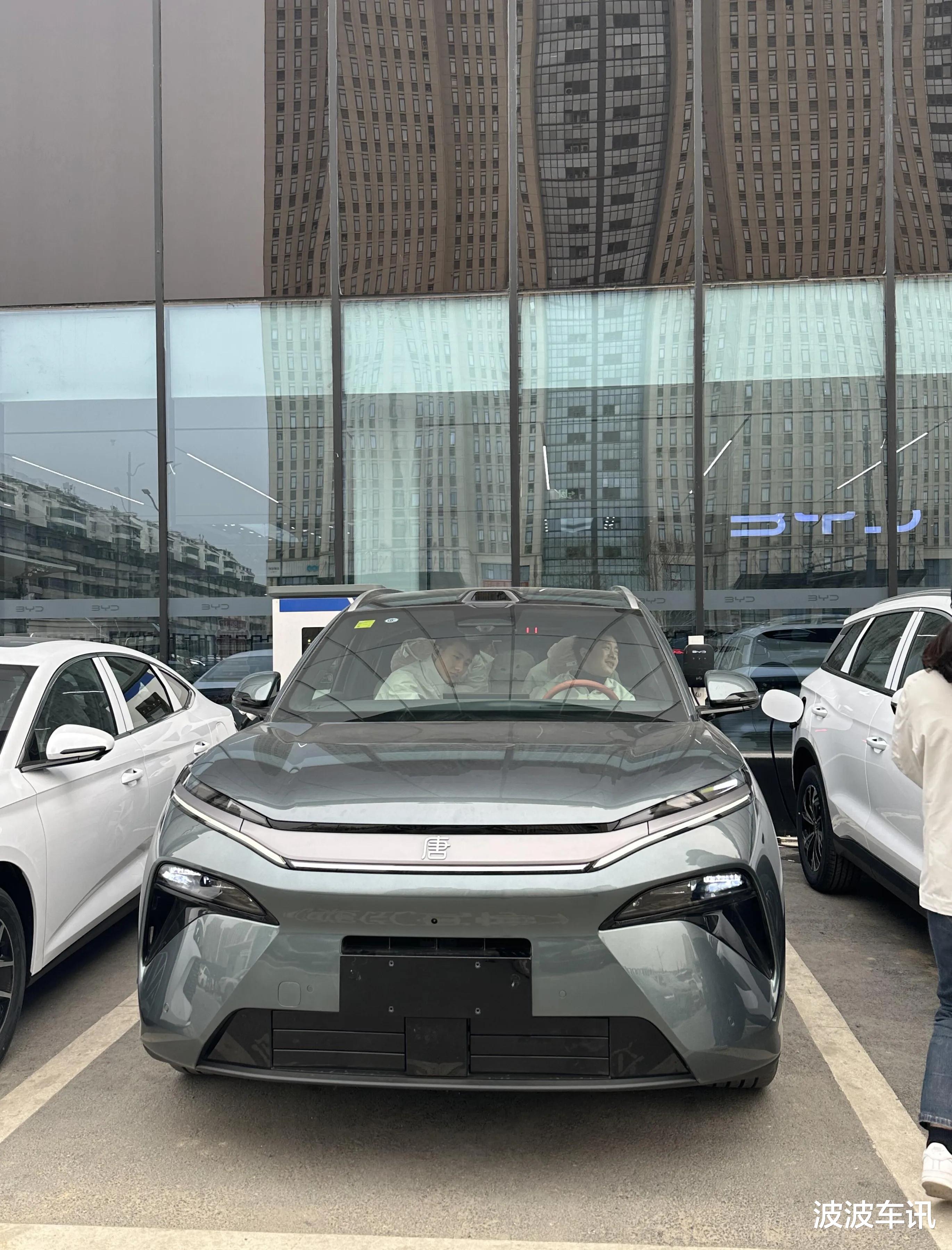 比亚迪唐L实车到店，3月17日预售，能给的东西真不少
