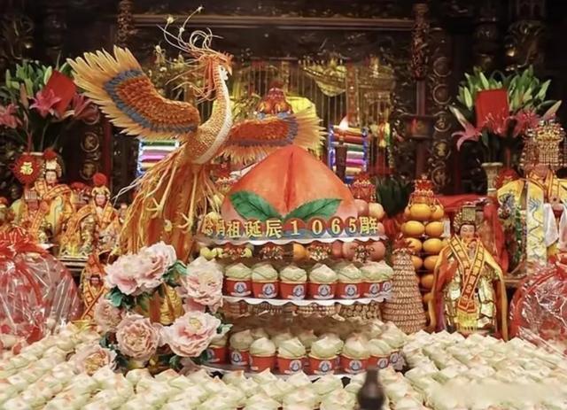 妈祖诞辰1065周年，著名演员刘涛现身妈祖祖庙，引发网友关注。