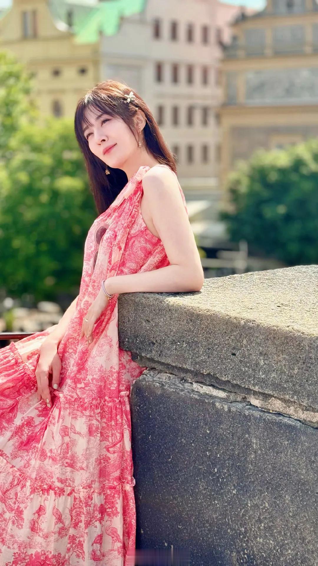 大方认爱？王晓晨微博晒美照，俞灏明镜头下她好美，暗秀恩爱好甜