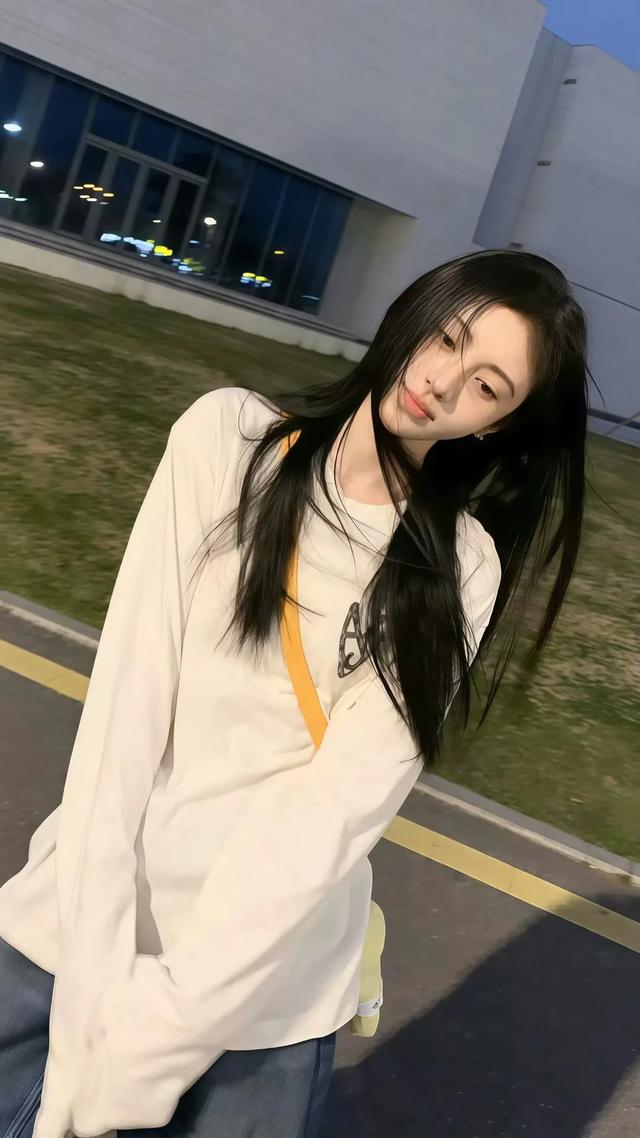 鞠婧祎，美艳动人，娇嫩欲滴