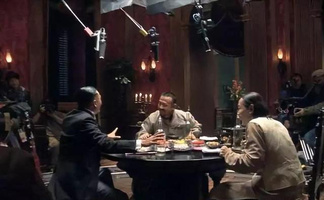 62岁导演姜文30年只拍了7部电影，却能影史留名，他凭什么这么牛