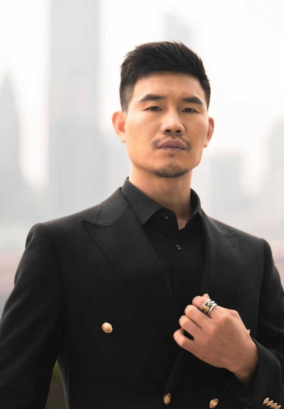 “嘎子”谢孟伟官宣退网,“我真的累了”,公司员工都回老家了