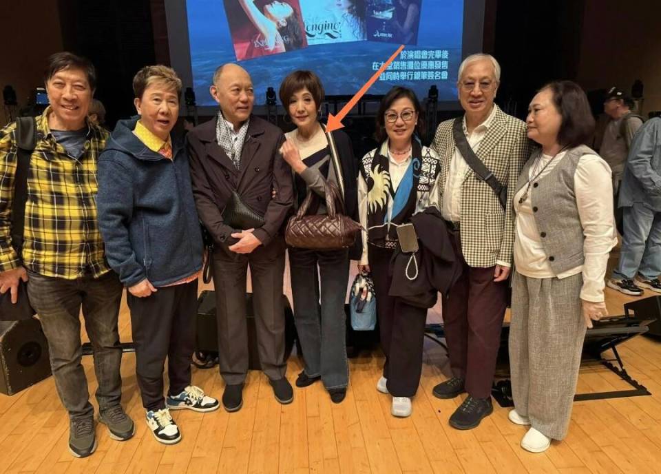 72岁陈琪琪罕露面，全程挽着霍震寰手臂气质优雅，嫁入霍家后变阔太已息影多年