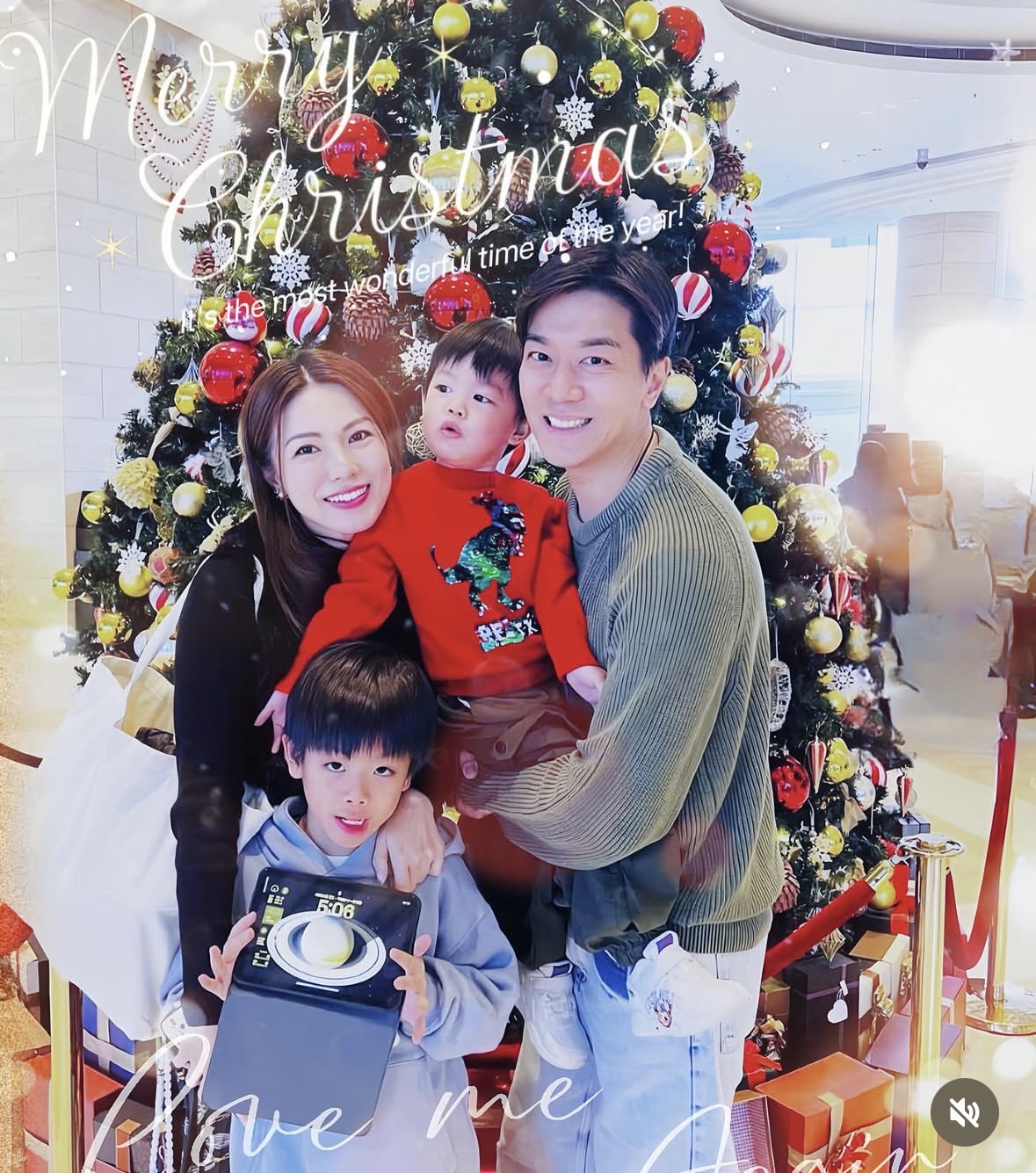 港姐三代同堂为父亲办70大寿,舞狮祝寿场面热闹,丈夫要赚钱没来