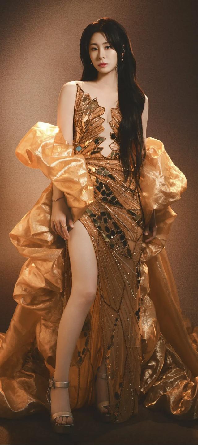 精选壁纸-总有一双腿是你不认识的，女明星高清无水印壁纸美图