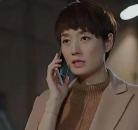 49岁马伊琍现身上海,虎背熊腰、双目无神,真实的样子没网上漂亮