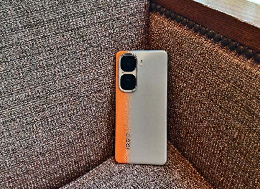 價格“跌至新低”的一款手機，512G深受好評，值得現在撿漏