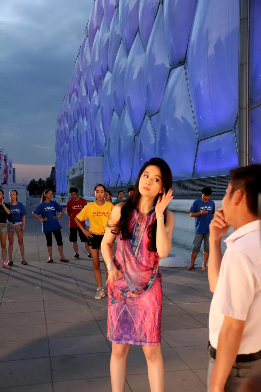 刘亦菲唯一的缺点就是———穿不完的丑衣服