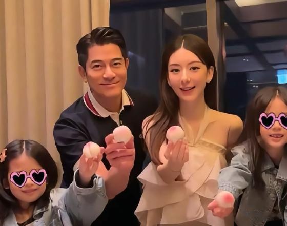 里子面子全丢了!高调官宣三胎消息的郭富城,输给不声不响的韩庚