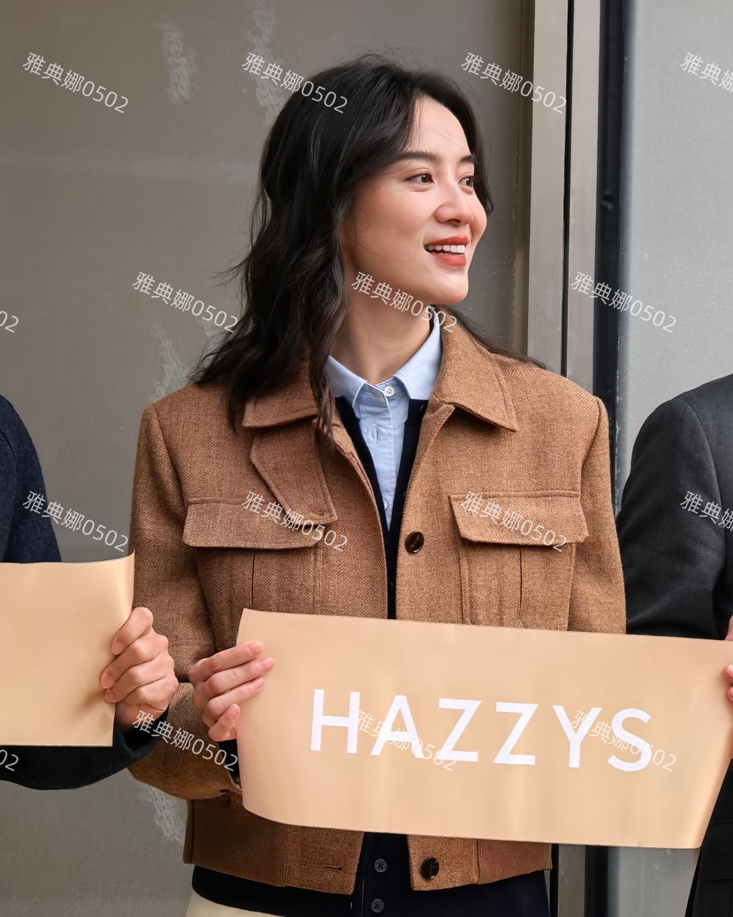 宋佳虽然是双料影后视后，但她的外形也属于偶像派，本人太漂亮了