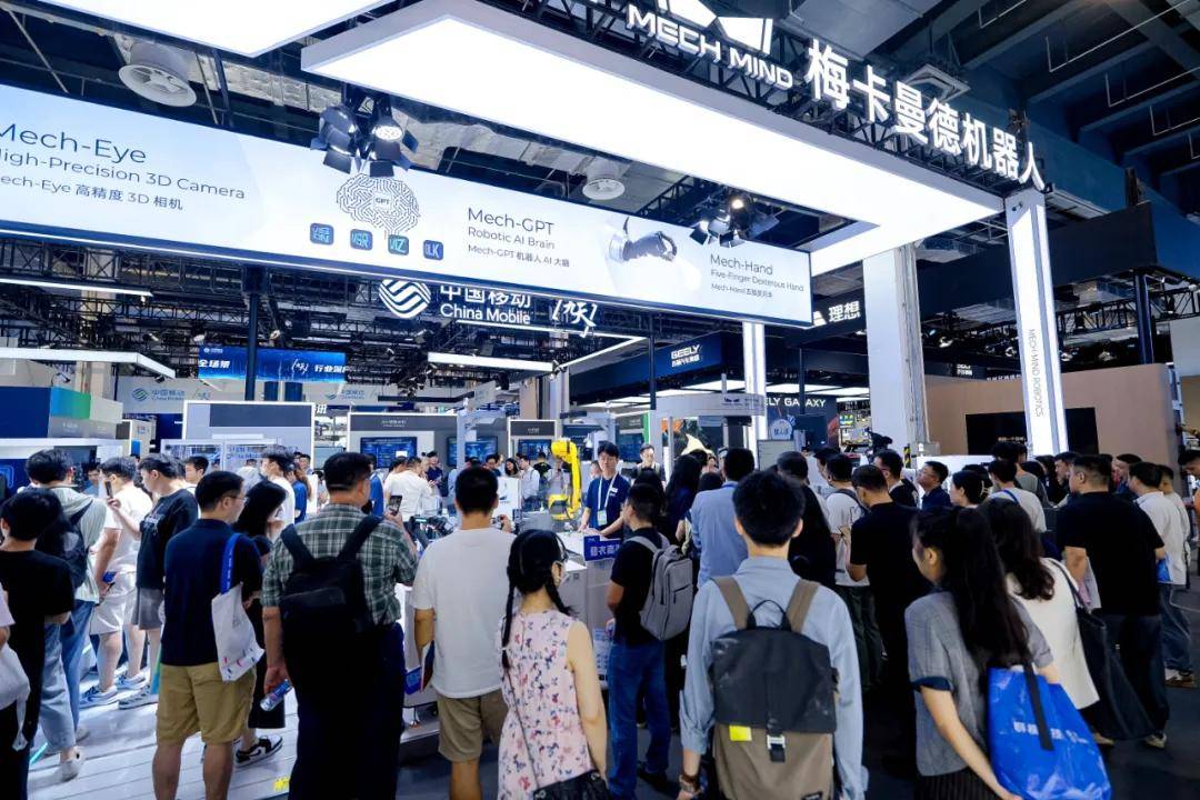 这家国内公司,在给具身智能技术栈做「通解」