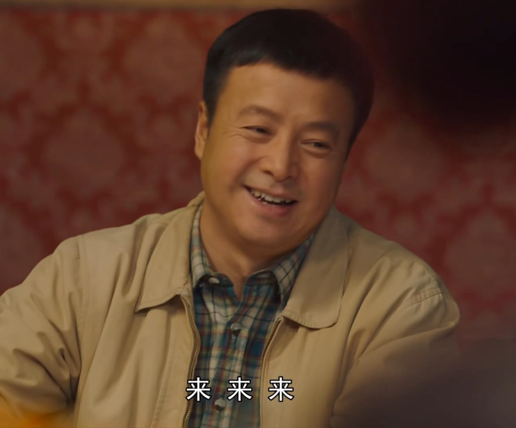 收视破2.3!《新闻联播》表扬,央视这部黑马剧,让我想站起来鼓掌